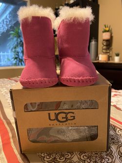 I Caden UGG baby booties