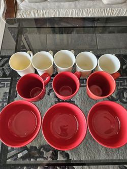 3 Bowls And 8 Caps