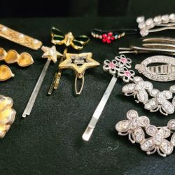 Woman's Hair Accessory Lot.... 17 Pieces Total
