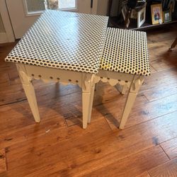2 Side Tables That Fit Into Each other