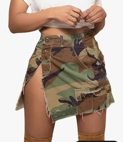 Short  camo skirt with slit