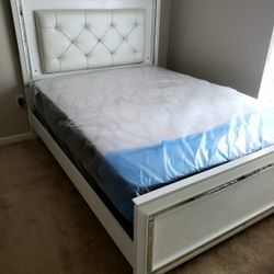 New QUEEN MATTRESS and BOX SPRING ⚠️ Bed frame is NOT included