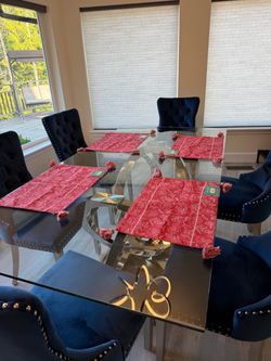 Beautiful Pioneer Woman “Woven Rose” table set — brand new, never used.