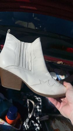 Women’s boots size 8