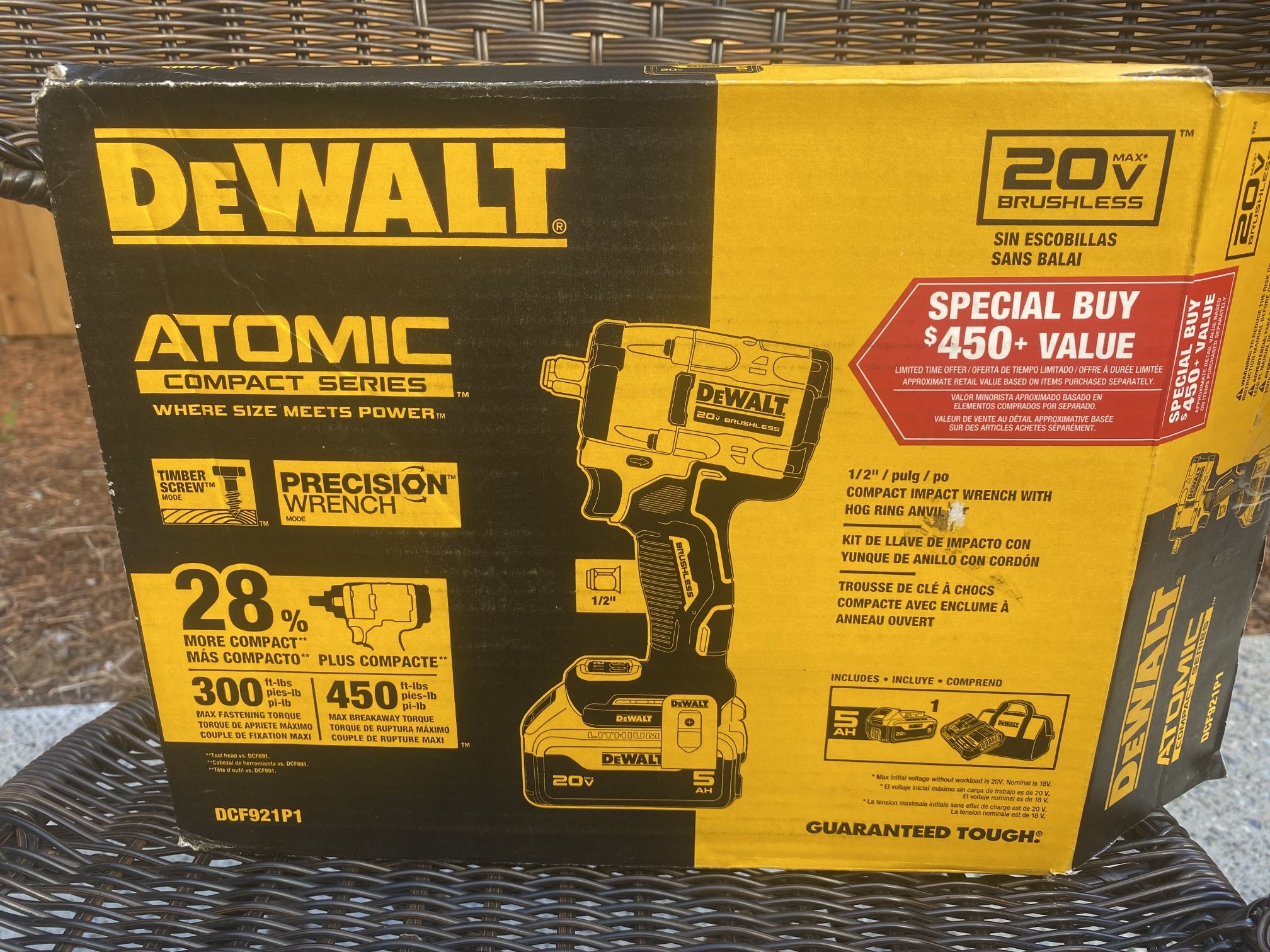 Dewalt set. Atomic compact series