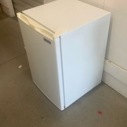 Magic Chef Upright Freezer 