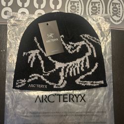 Arctynx Beanie Black and light grey *NEW WITH TAGS AND BAG*