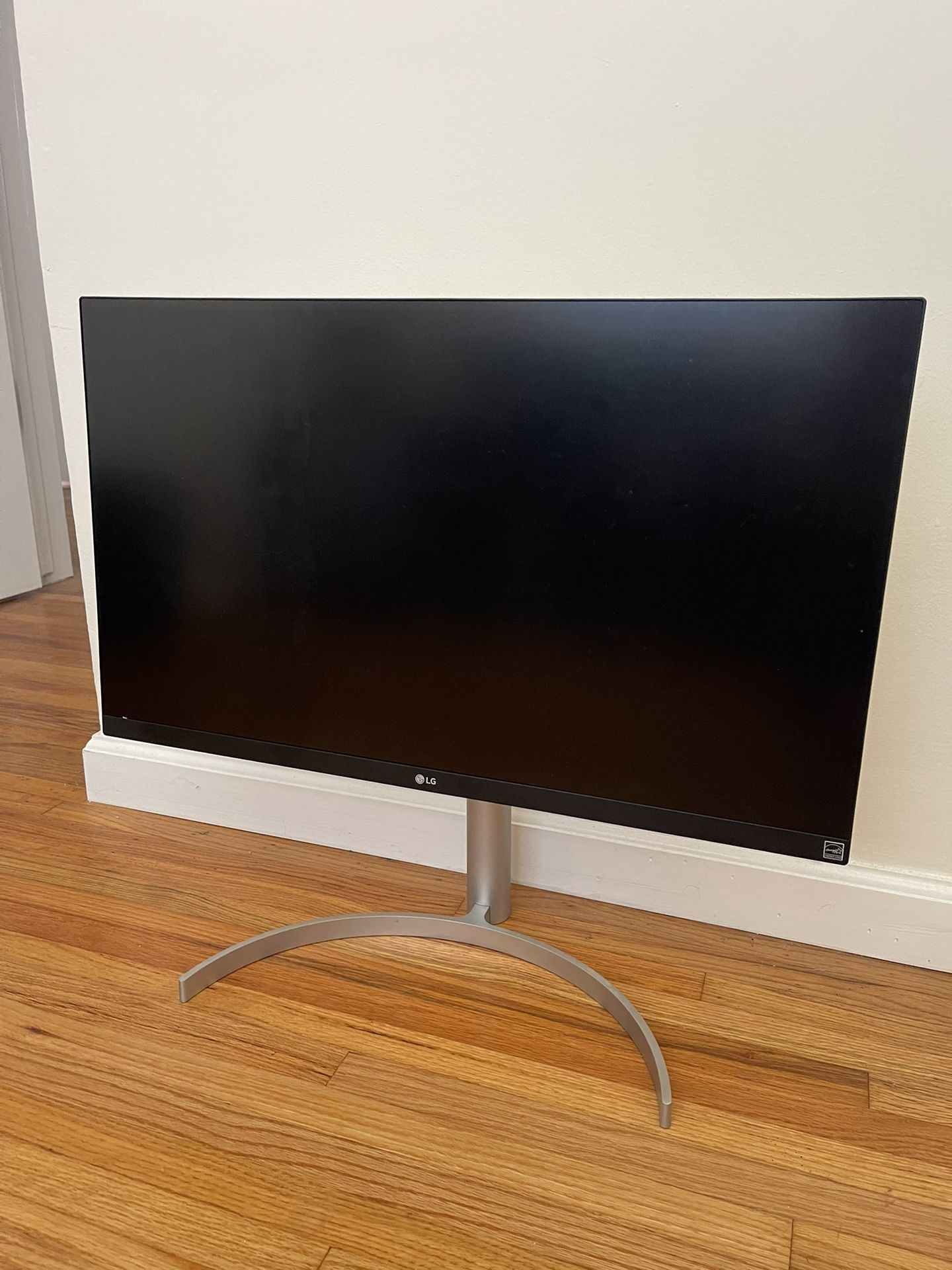 LG 27UK850-W 27" 4K UHD IPS Monitor with HDR10 with USB Type-C Connectivity and FreeSync, White