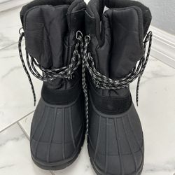 Snow boots Size 11