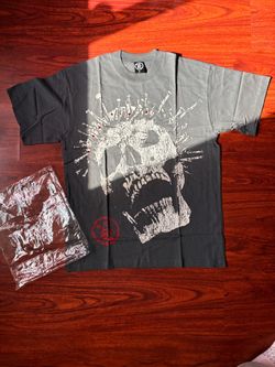 Luxurious Graphic Tee-shirt Size M