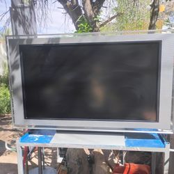 $250 Sony KDL-40XBR2 2006 Flagship Retro Gaming LCD HD TV Television 