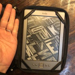 Kindle With Zip Case (4th Gen) 