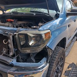 Tundra Headlight assemblies