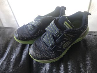 Boys sketchers size 1
