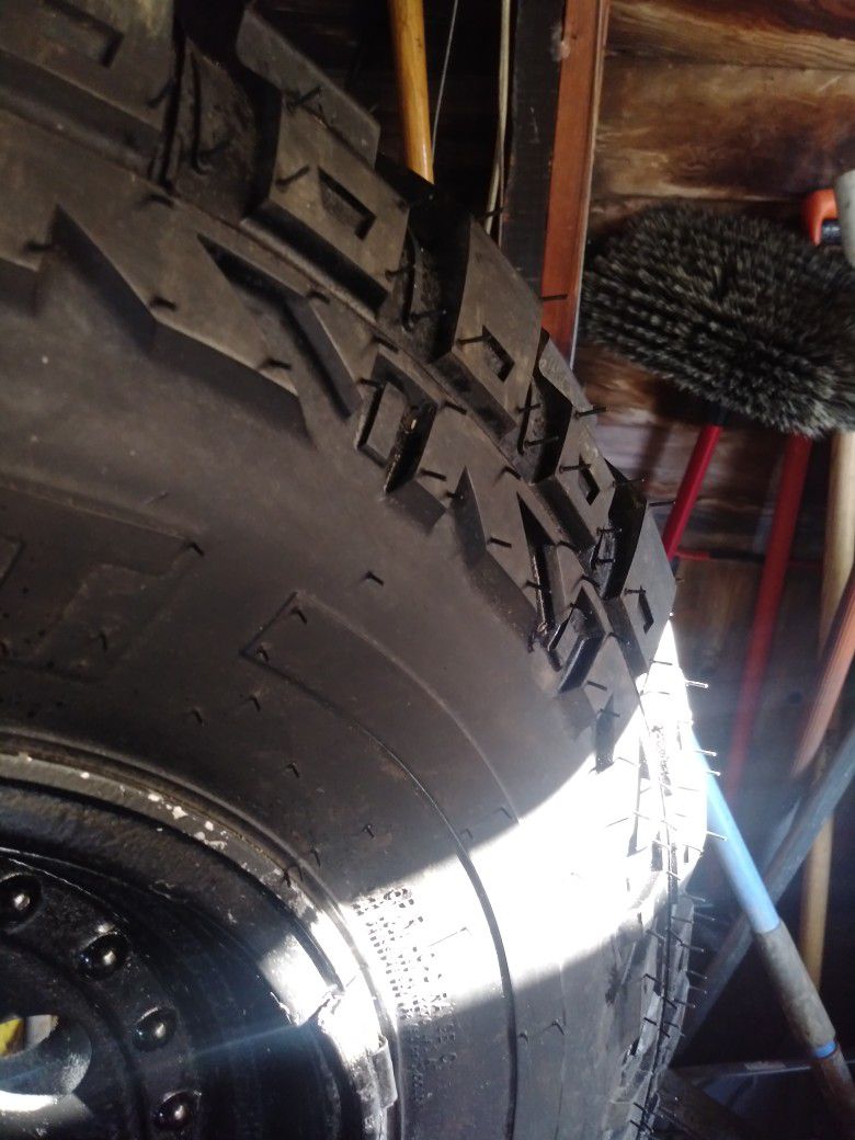 16 In Black Alloy Rims With BRAND NEW MUDDERS