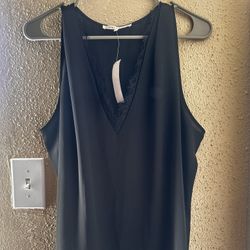 Women’s Tank Tops   Xl And Lg 
