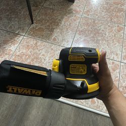 DCW210 DeWalt palm sander
