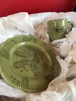 Tabletops Christmas Winter Holly Dinner plate and mug