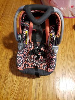 Baby trend carseat with base