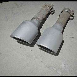 Exhaust tips from  Dodge ram p/u. Fits 2&1/2 pipe