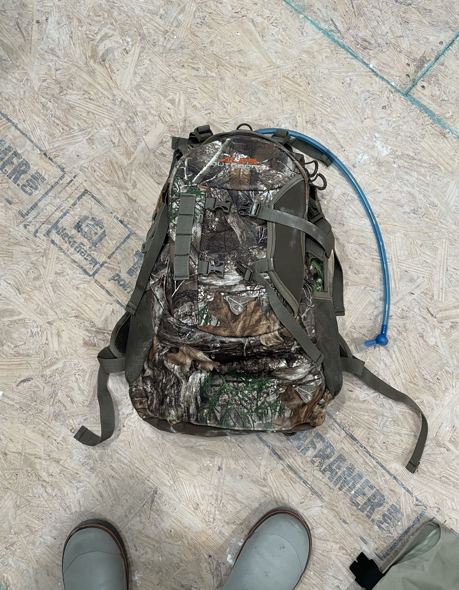 AlpZ Outdoors Backpack (Realtree Camo)
