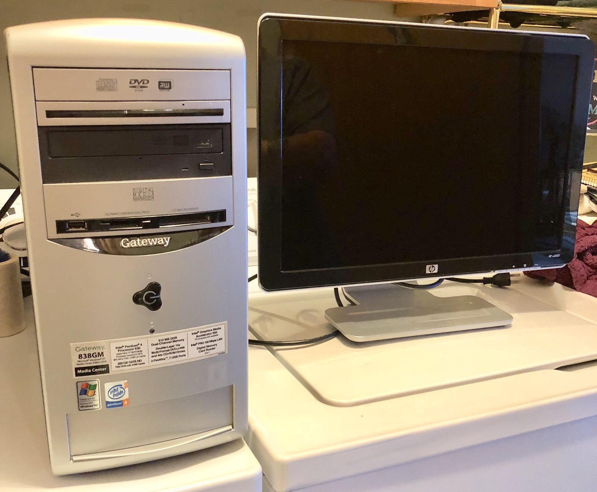 Hp w 2007 monitor plus Gateway Computer Tower 838gm