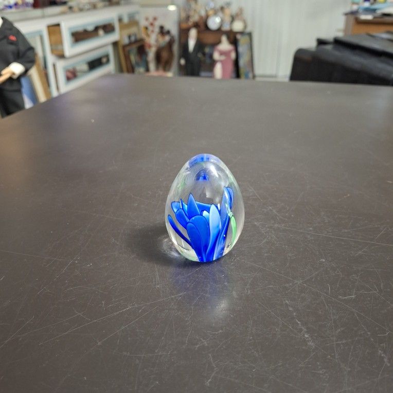 Vintage Murano Style Paperweight Beautiful Blue Crocus Blossom Egg Form 2.25" Tall