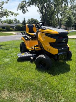 2024 Cub Cadet XT1 Enduro 42” 19HP Excellent Condition !!!