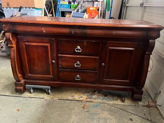 Dresser!