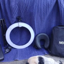 Neewer Excellent Condition Dont Need Anymore