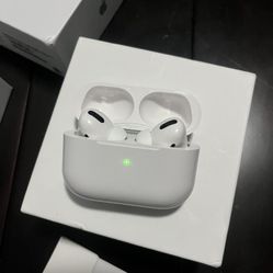 Apple Airpods Pro w/ Magsafe Charging Case