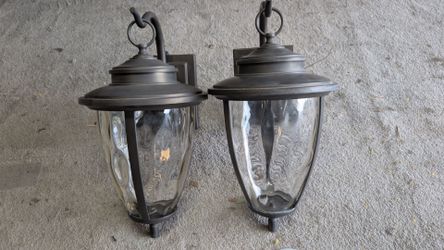Dusk-to-dawn Outdoor garage/patio LED lights