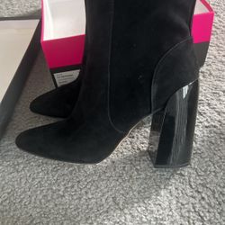 Vince Camuto Suede bootie -WMNS Size 10