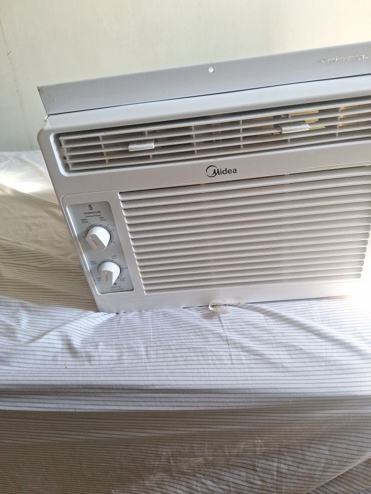 Midea Air Conditioner White