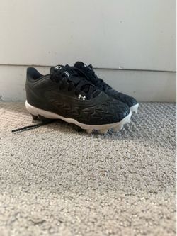 Baseball cleats