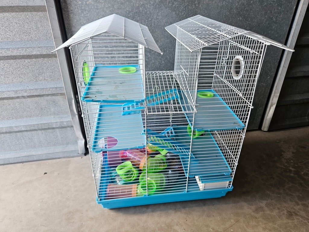 Cage Located In Mesa $40 Firm Price Main and Gilbert Rd