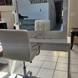 Makeup Vanity With Chair 