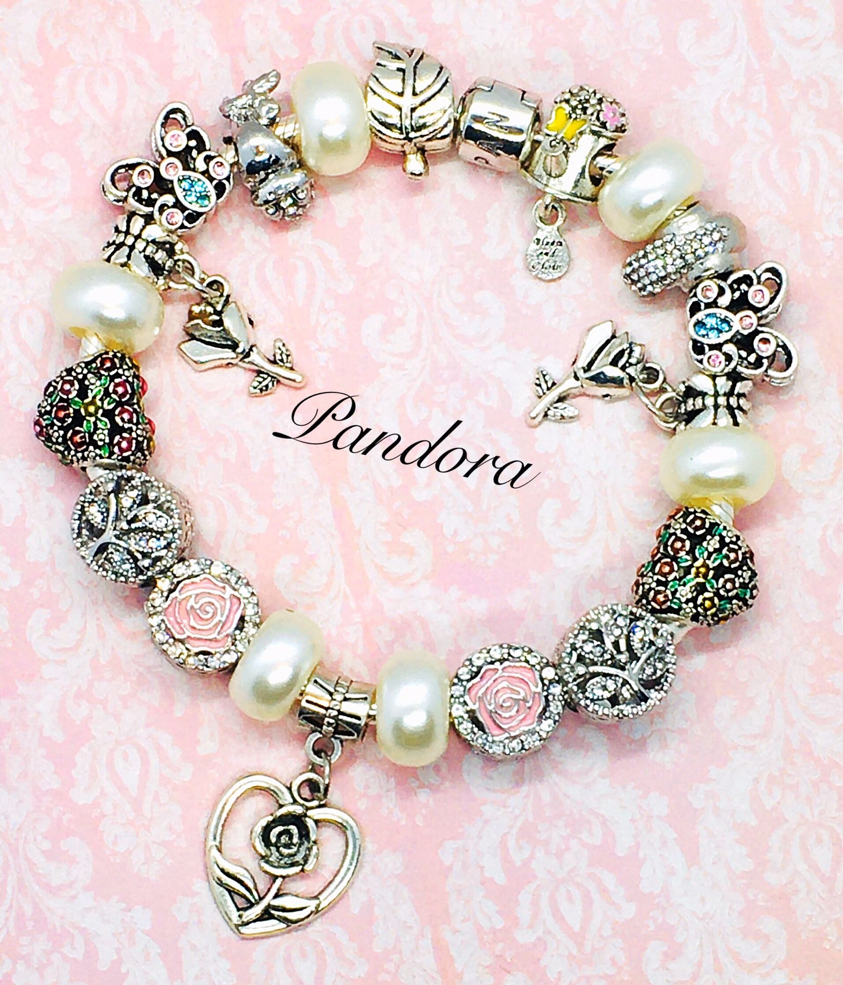 Beautiful Pandora 925 Rose a garden Charm Bracelet