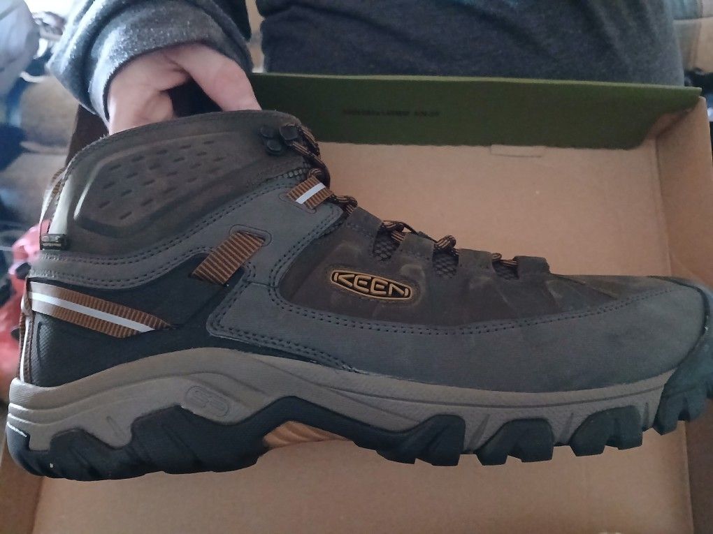 Keen Boots Size 14