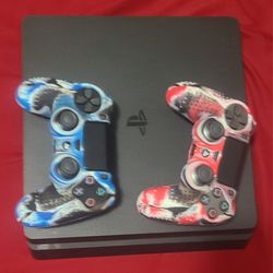 Ps4 1T. With 2 Controllers