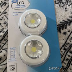 2 LED Pucklights NEW Daylight 6 AAA Batteries Included 100 Lumens