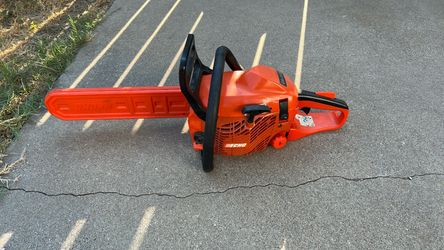 Una motosierra para cortar árboles