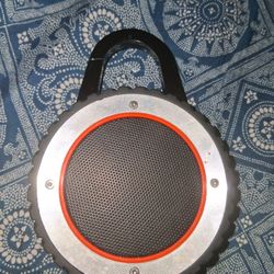 Bluetooth Speaker Clip On Works Great Firm Price $15