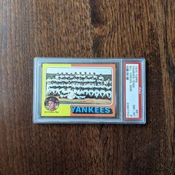 Vintage Baseball Card: 1975 Topps PSA 8