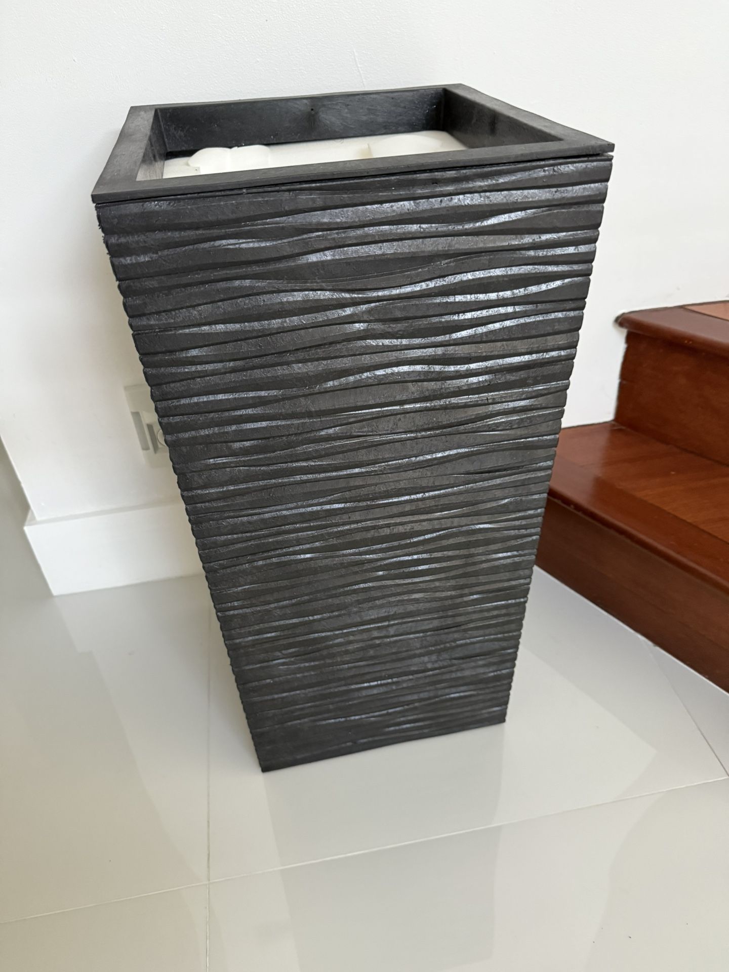 Modern And Sleek Design 13.5 in. x 26 in. Self-Watering Pot, Perfect Condition.