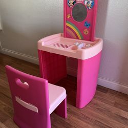 Minnie Mouse Vanity / Hair Salon