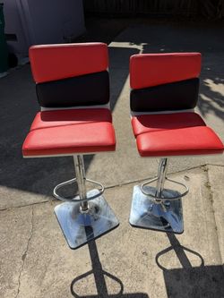 2 Bar Stools