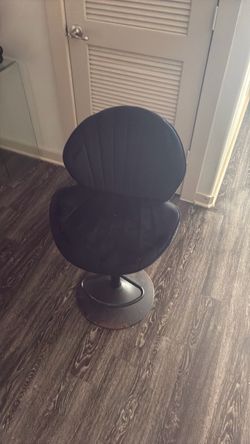 Set of 3 barstools.