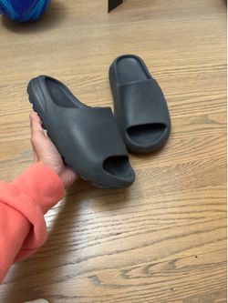 yeezy slides size 8