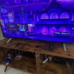 Roku smart tv and Tv stand